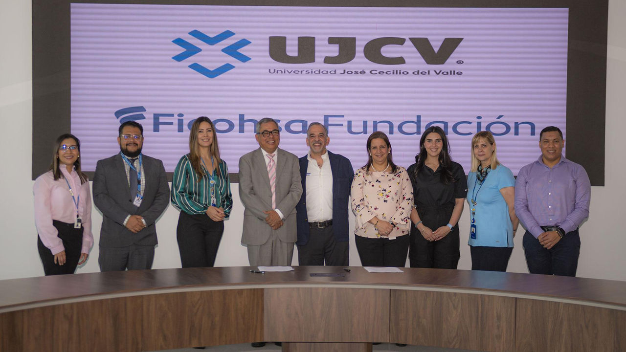 Fundación Ficohsa y UJCV lanzan programa de mentoría educativa